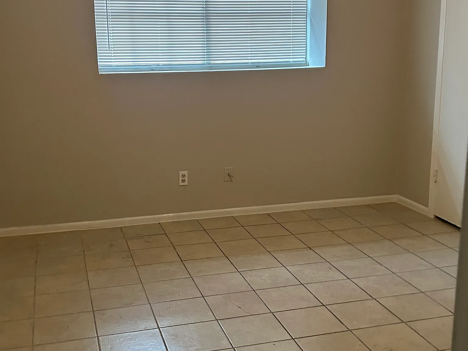 2 bed, 1.5 bath, 2145 sqft, $1,100 — Photo 3
