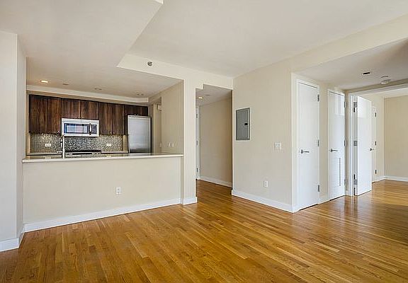 3rd image of 303 10th Ave #6DA