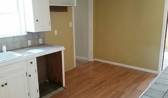 4th image of 504 S Weaver St