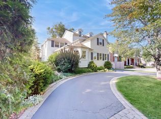 687 Hill Rd, Winnetka, IL 60093