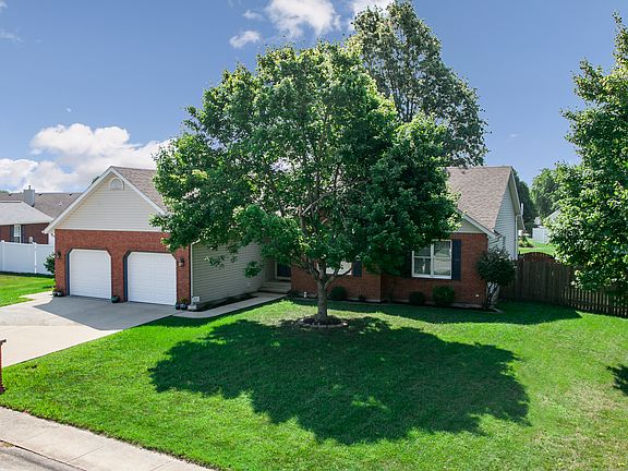 3rd image of 121 Hillside Dr