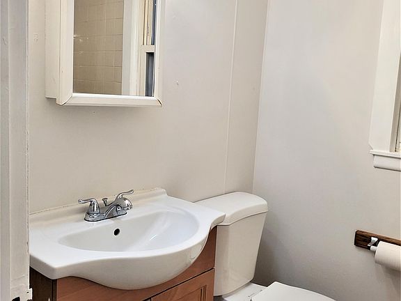2nd image of 39 Grove Ave #2