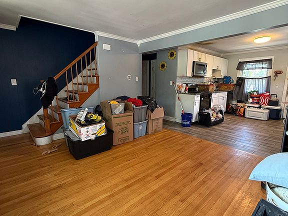 5th image of 237 Burritt Street