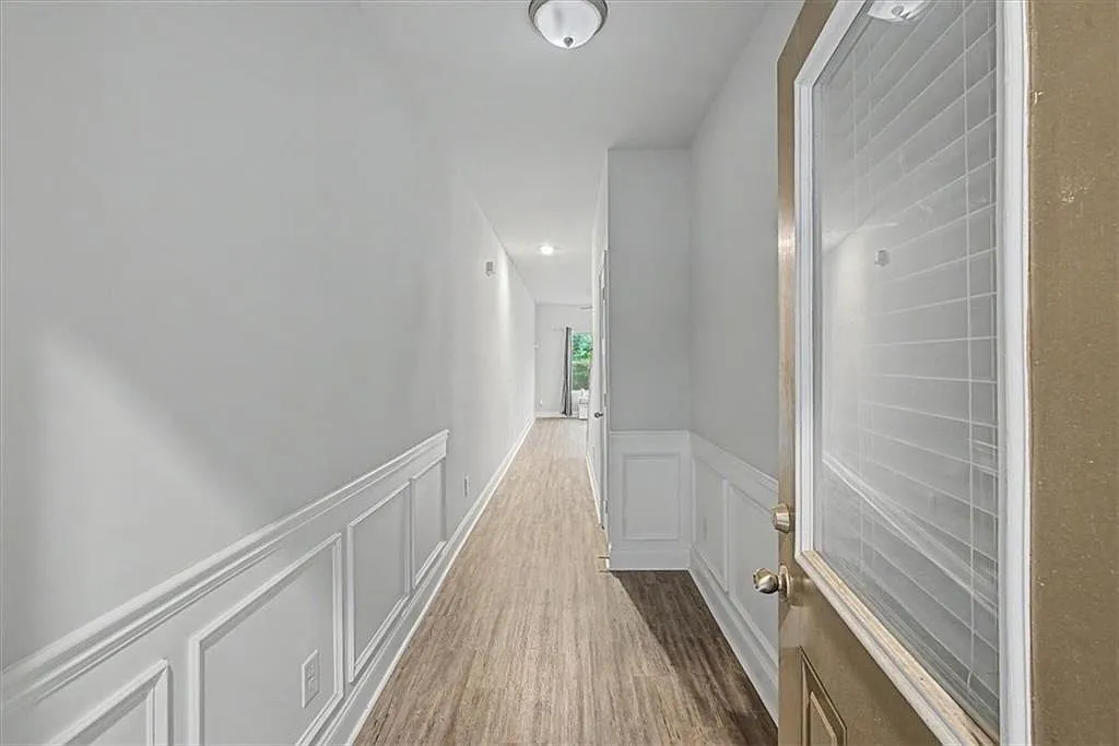 3 bed, 2.5 bath, 1815 sqft, $2,350 — Photo 2