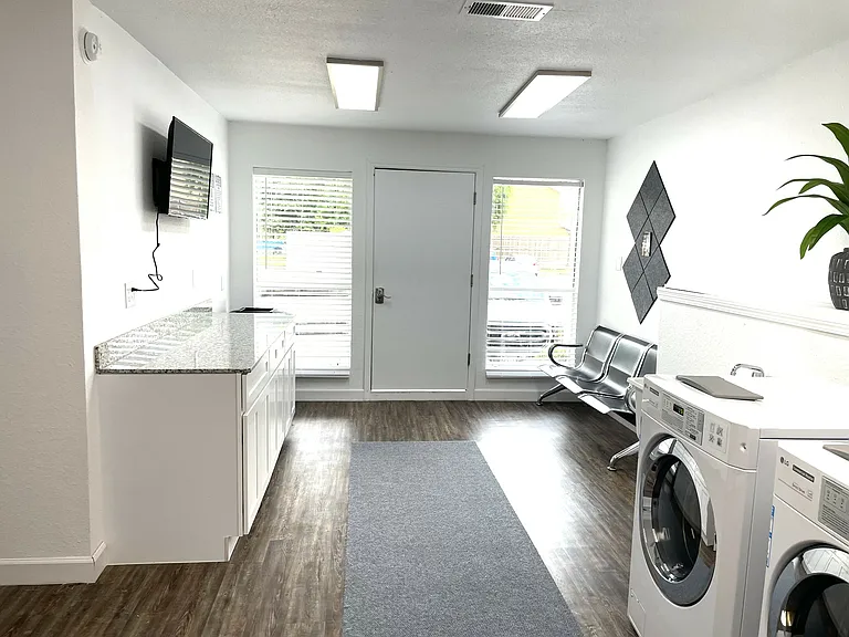 The Burke Apartments — Photo 14