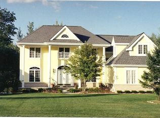 9062 Softwater Woods Dr, Clarkston, MI 48348