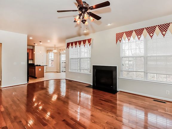 4th image of 15230 Lord Culpeper Ct