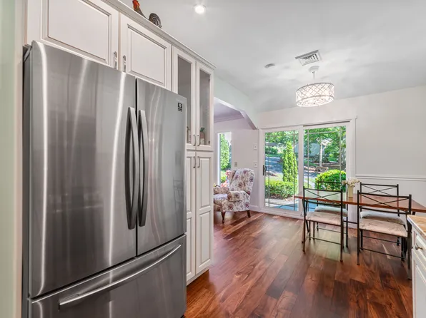1021 Heritage Village #B, Southbury, CT 06488