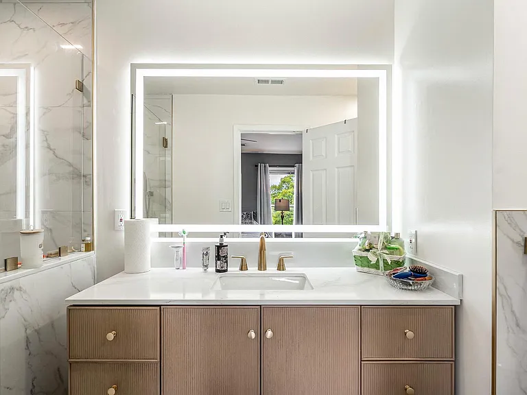 274 Robert St — Photo 16