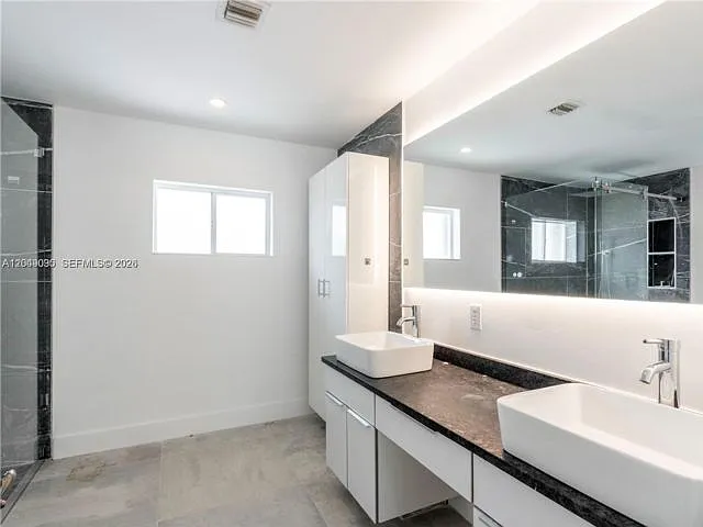 3 bed, 2.5 bath, 1898 sqft, $3,900 — Photo 3