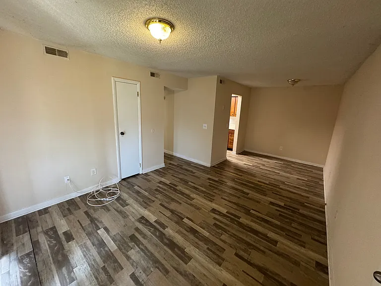 263 S Pine St — Photo 5