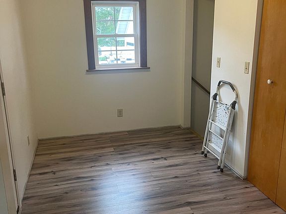 3rd image of 4693 Mahoning Ave