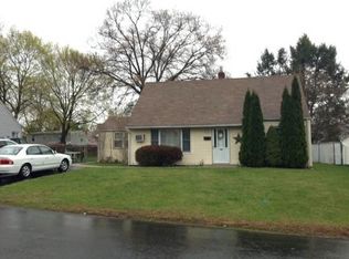90 Pine St, Midland Park, NJ 07432