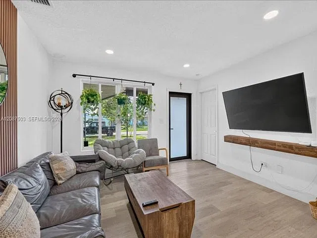 3 bed, 2.0 bath, $3,300 — Photo 2