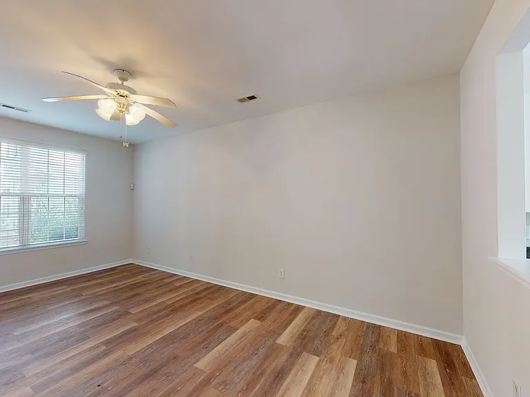 5545 Seths Dr — Photo 8