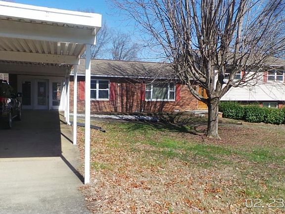 3rd image of 2124 Hillcrest Dr