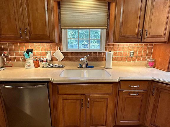 4th image of 552 Pardee Blvd