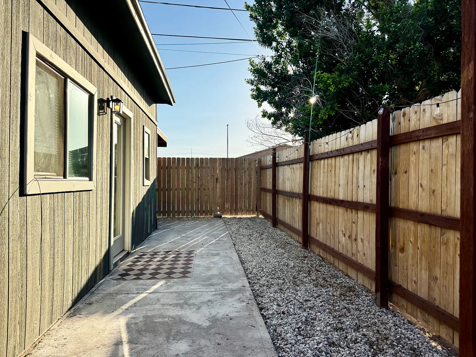 104 E Vista Del Cerro Dr — Photo 3