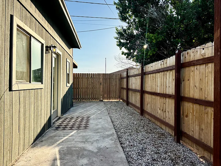 104 E Vista Del Cerro Dr #A — Photo 2