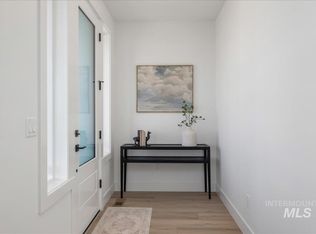 395 E Chevy Dr, Boise, ID 83716