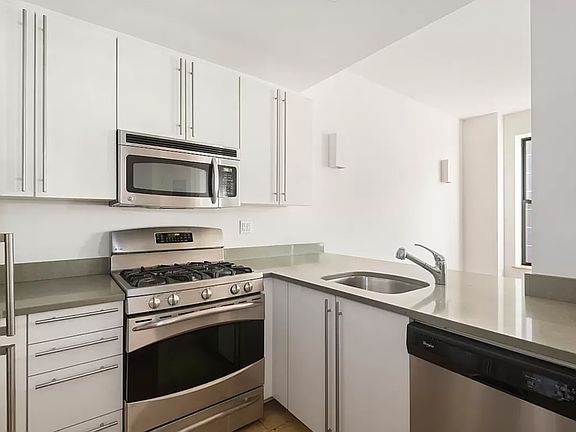 4th image of 154 W 70th St #6T