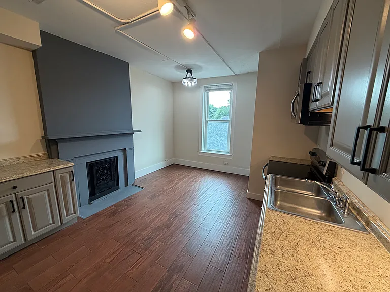 193 E Main St — Photo 10