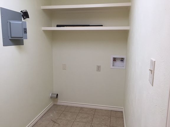 5th image of 200 E Crosby St