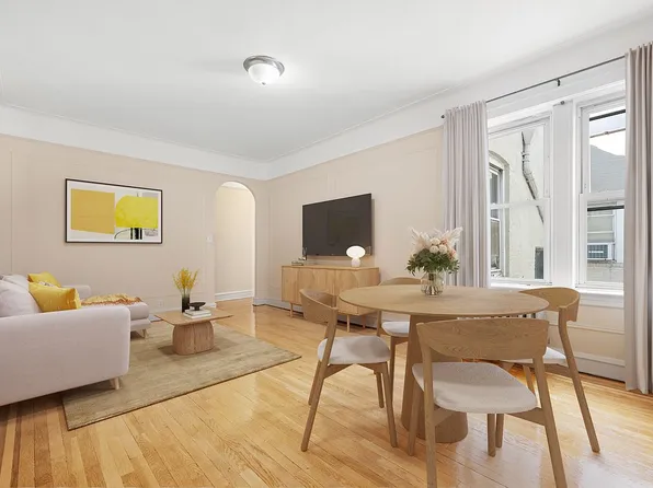 4520 43rd St APT 4A, Long Island City, NY 11104