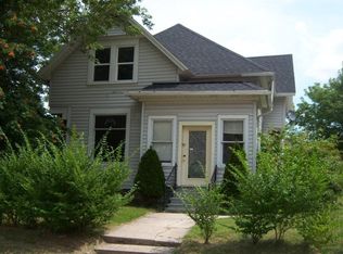 915 S 15th St, Manitowoc, WI 54220