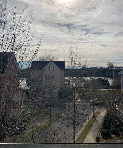 325 Landing Dr — Photo 3