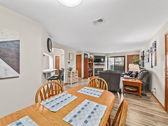 5th image of 116 East Freistadt ROAD #D