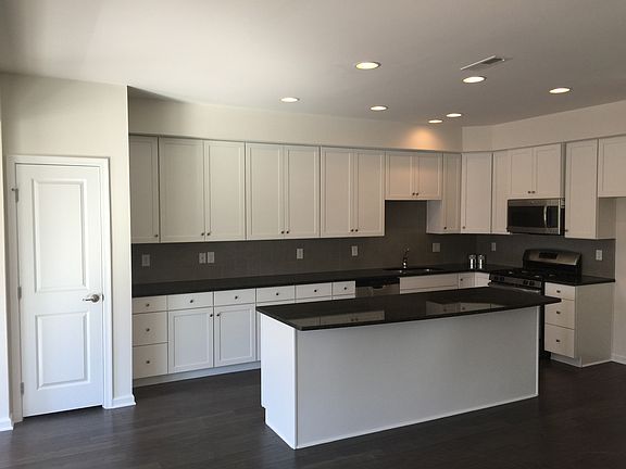 KitchenWith8FootIsland