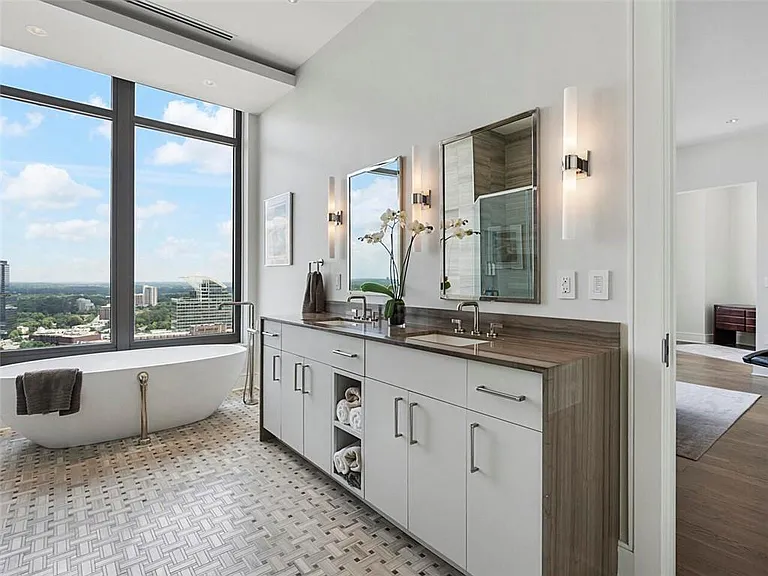 3376 Peachtree Rd #44B — Photo 42