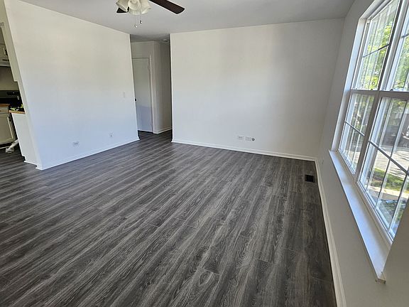 4th image of 341 Birchwood Ct