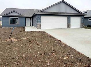 801 Oakwood Trl, Janesville, MN 56048