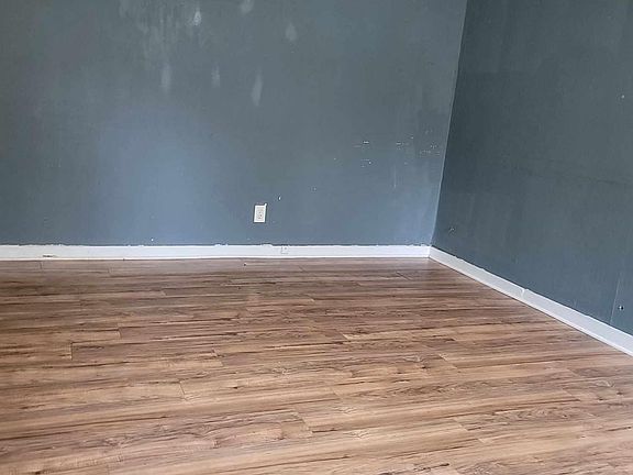 5th image of 2621 Kniffin St