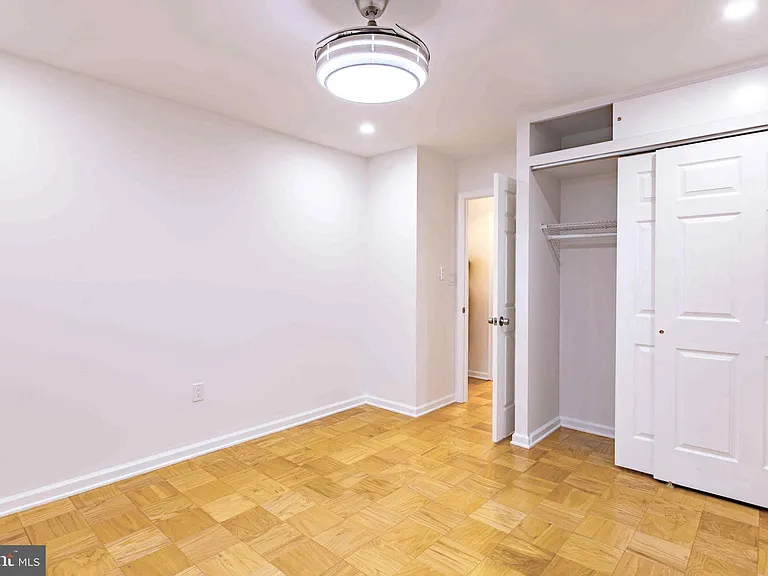 1 Stonehenge Cir #2 — Photo 37