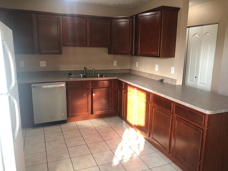 Plenty of Cabinets