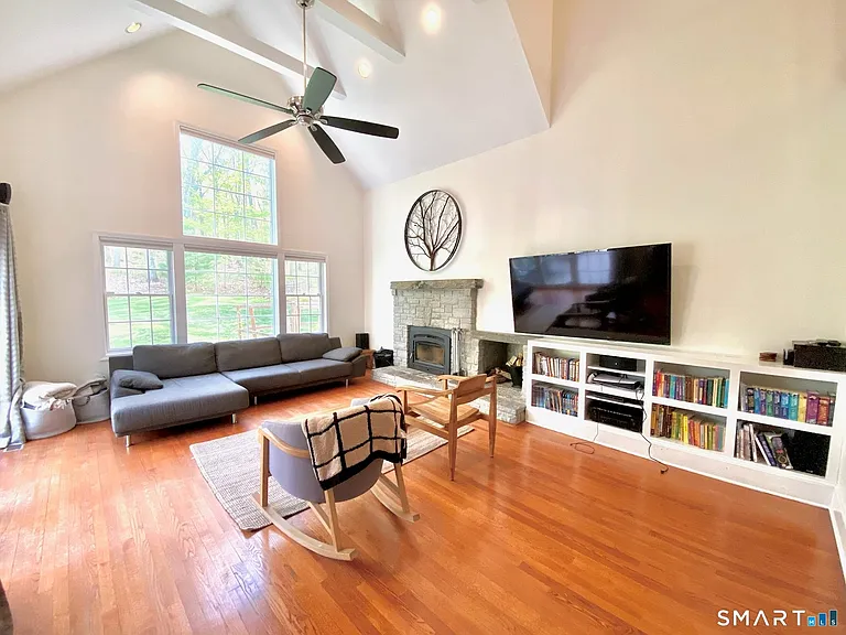 12 Carriage Hill Rd — Photo 8