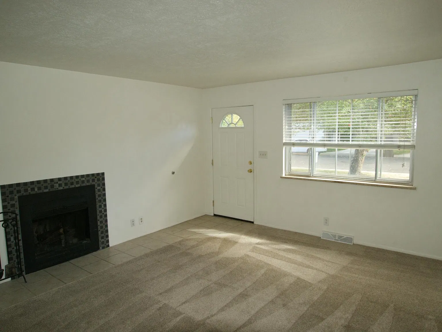 3 bed, $3,705 — Photo 3
