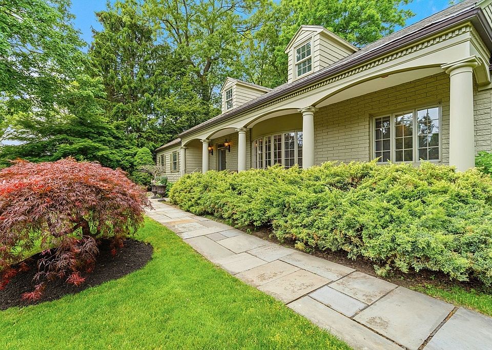 1st image of 95 Longmeadow Rd