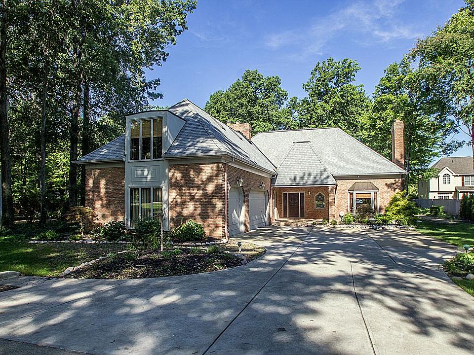 1st image of 28400 Hilliard Blvd