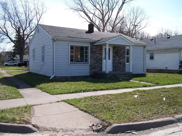 2002 16th St, Port Huron, MI 48060