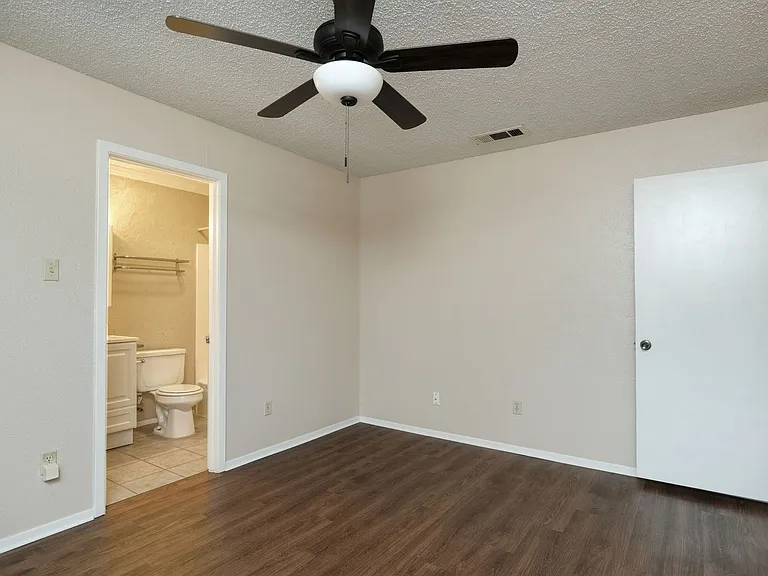 10419 Firethorn Ln — Photo 7