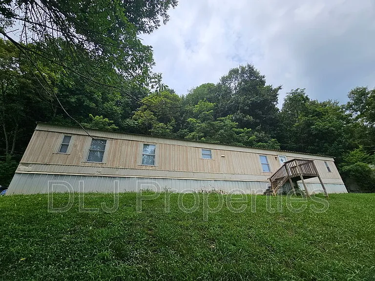 120 Dumplin Valley Rd E — Photo 2