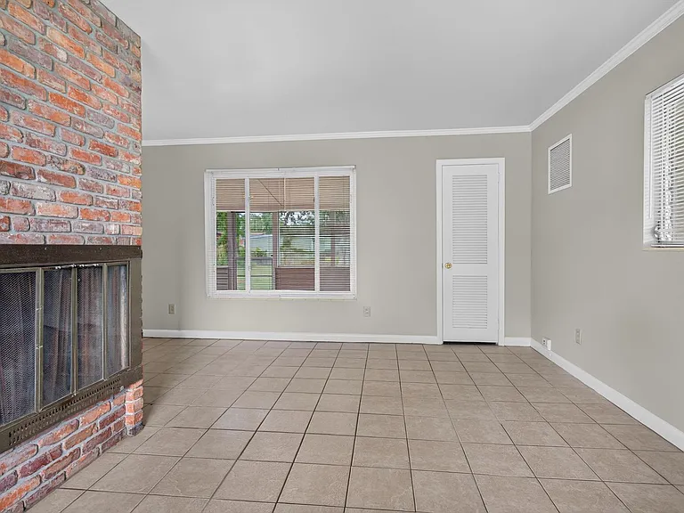 2618 Arlex Dr E — Photo 7