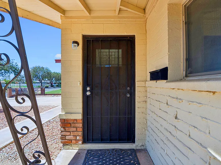 1260 E Alameda Dr — Photo 4