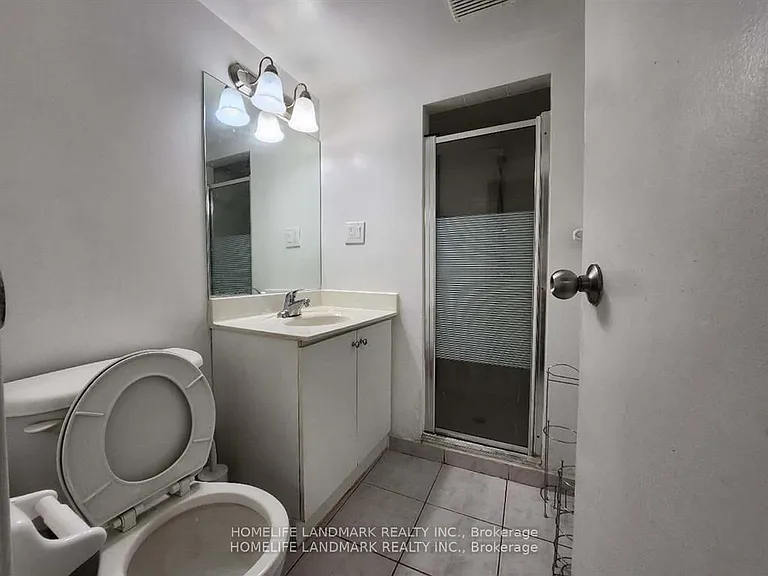 1500 Sandhurst Cir #24 — Photo 13