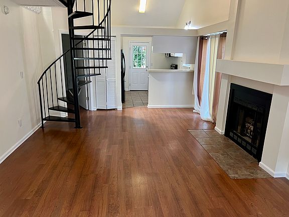 3rd image of 2936 Robinwood Ln