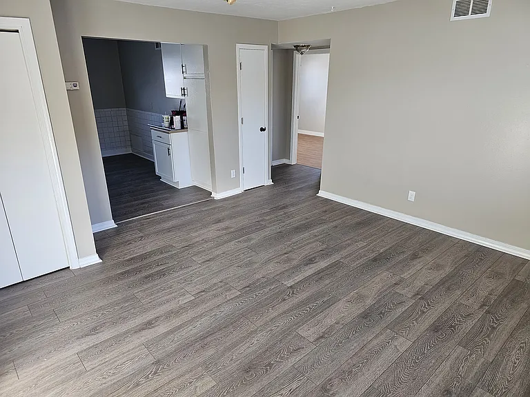 401 S Maple St #4 — Photo 6